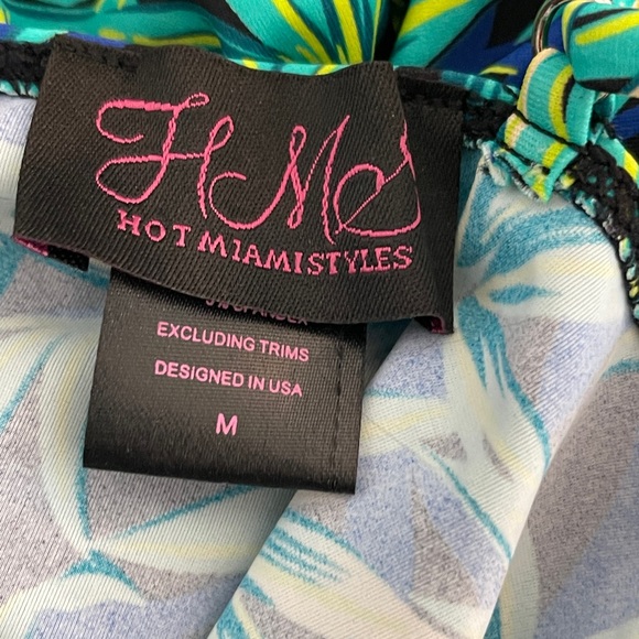 HOT MIAMI STYLES TROPICAL PRINT V NECK
SPAGHETTI STRAPS RUCHED
DRESS - Picture 5 of 8